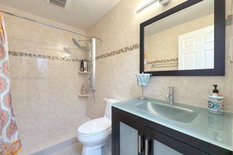 Villa ou maison à vendre à Miami, Floride: 4 chambres, 166.85 m2 № 2008859 - photo 19