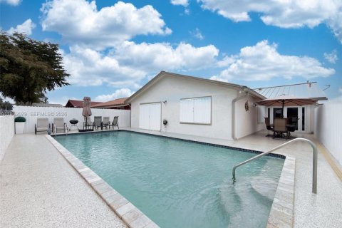 Villa ou maison à vendre à Miami, Floride: 4 chambres, 166.85 m2 № 2008859 - photo 28