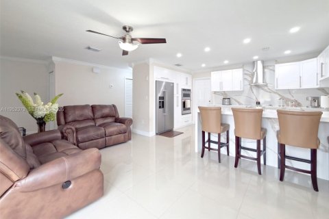 Villa ou maison à vendre à Miami, Floride: 4 chambres, 166.85 m2 № 2008859 - photo 6