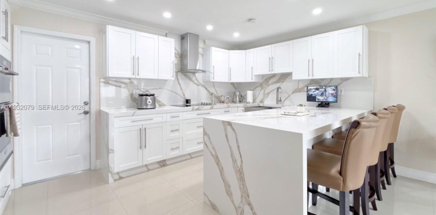 Villa ou maison à Miami, Floride 4 chambres, 166.85 m2 № 2008859