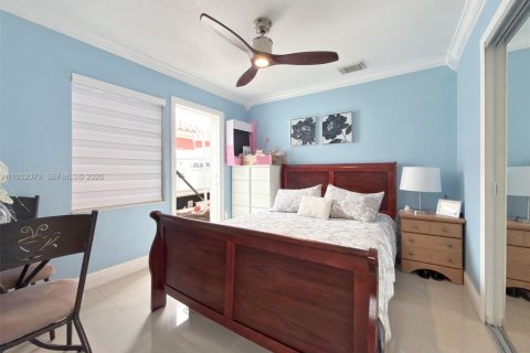 Villa ou maison à vendre à Miami, Floride: 4 chambres, 166.85 m2 № 2008859 - photo 12
