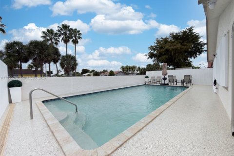 Villa ou maison à vendre à Miami, Floride: 4 chambres, 166.85 m2 № 2008859 - photo 29