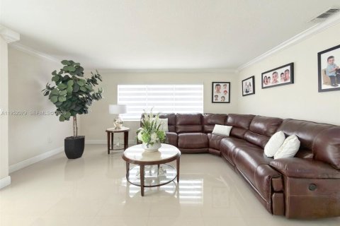 Villa ou maison à vendre à Miami, Floride: 4 chambres, 166.85 m2 № 2008859 - photo 8