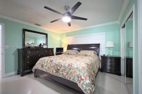 Villa ou maison à vendre à Miami, Floride: 4 chambres, 166.85 m2 № 2008859 - photo 14