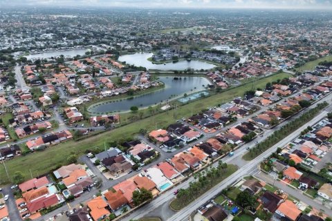 Villa ou maison à vendre à Miami, Floride: 4 chambres, 166.85 m2 № 2008859 - photo 30