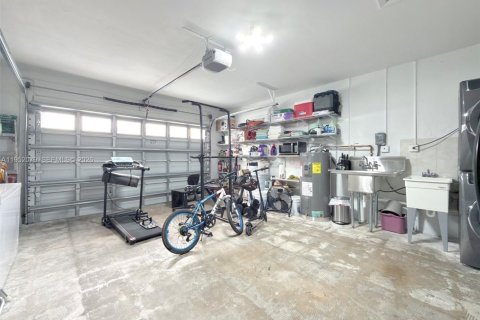 Villa ou maison à vendre à Miami, Floride: 4 chambres, 166.85 m2 № 2008859 - photo 22