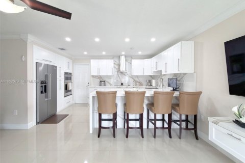 Villa ou maison à vendre à Miami, Floride: 4 chambres, 166.85 m2 № 2008859 - photo 5