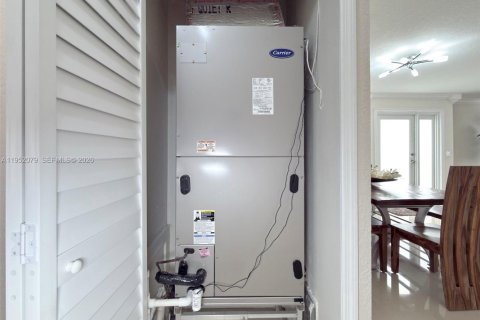 Villa ou maison à vendre à Miami, Floride: 4 chambres, 166.85 m2 № 2008859 - photo 21