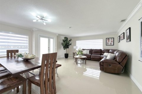 Villa ou maison à vendre à Miami, Floride: 4 chambres, 166.85 m2 № 2008859 - photo 9