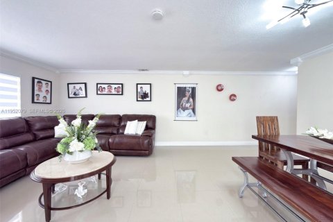 Villa ou maison à vendre à Miami, Floride: 4 chambres, 166.85 m2 № 2008859 - photo 7