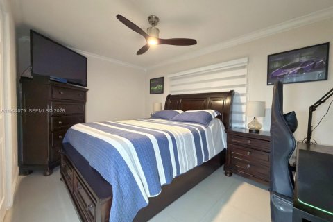 Villa ou maison à vendre à Miami, Floride: 4 chambres, 166.85 m2 № 2008859 - photo 13