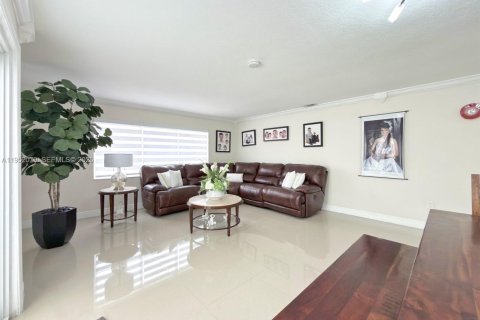 Villa ou maison à vendre à Miami, Floride: 4 chambres, 166.85 m2 № 2008859 - photo 11