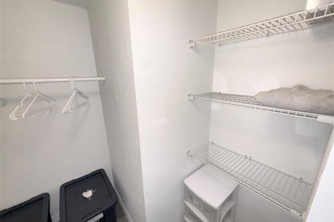 Condo in Saint Petersburg, Florida, 2 bedrooms  № 2205549 - photo 29