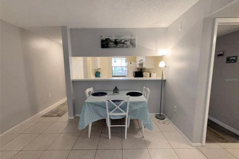 Condo in Saint Petersburg, Florida, 2 bedrooms  № 2205549 - photo 17