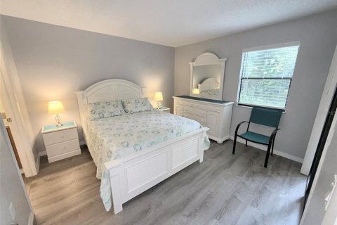 Condo in Saint Petersburg, Florida, 2 bedrooms  № 2205549 - photo 20