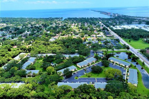 Condo in Saint Petersburg, Florida, 2 bedrooms № 2205549