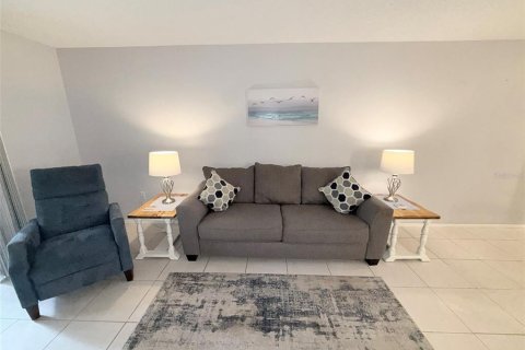 Condo in Saint Petersburg, Florida, 2 bedrooms  № 2205549 - photo 16