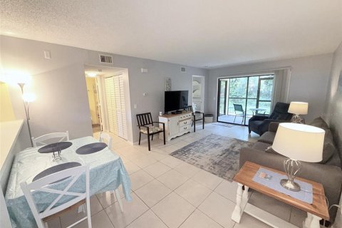 Condo in Saint Petersburg, Florida, 2 bedrooms  № 2205549 - photo 8