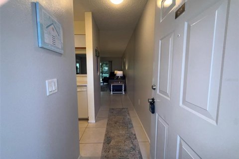 Condo in Saint Petersburg, Florida, 2 bedrooms  № 2205549 - photo 5