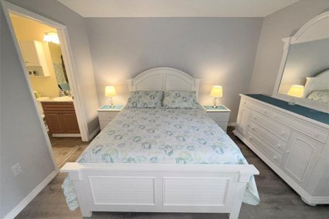 Condo in Saint Petersburg, Florida, 2 bedrooms  № 2205549 - photo 21