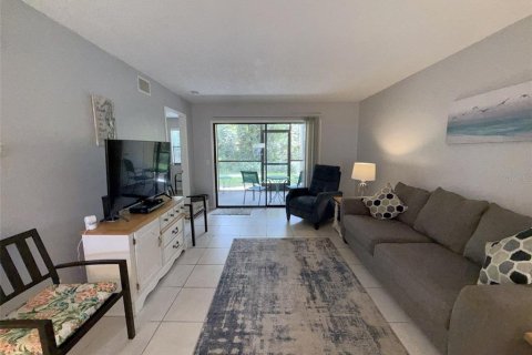 Condo in Saint Petersburg, Florida, 2 bedrooms  № 2205549 - photo 10