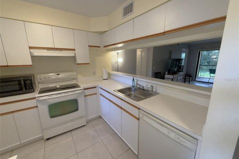 Condo in Saint Petersburg, Florida, 2 bedrooms  № 2205549 - photo 6
