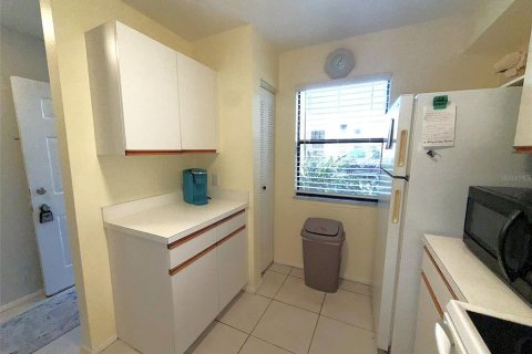 Condo in Saint Petersburg, Florida, 2 bedrooms  № 2205549 - photo 7