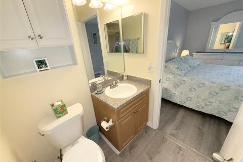 Condo in Saint Petersburg, Florida, 2 bedrooms  № 2205549 - photo 28