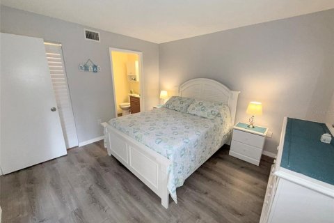 Condo in Saint Petersburg, Florida, 2 bedrooms  № 2205549 - photo 22
