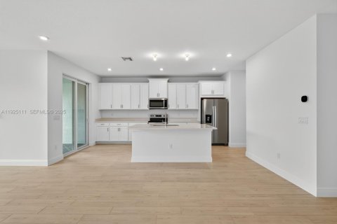 Adosado en alquiler en Jensen Beach, Florida, 3 dormitorios № 1983747 - foto 11