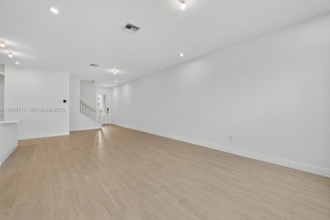 Adosado en alquiler en Jensen Beach, Florida, 3 dormitorios № 1983747 - foto 9