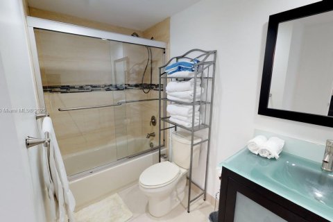 Condo in Sunny Isles Beach, Florida, 1 bedroom  № 1979825 - photo 19