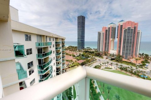 Condo in Sunny Isles Beach, Florida, 1 bedroom  № 1979825 - photo 3