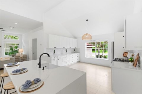 House in Sarasota, Florida 3 bedrooms, 175.96 sq.m. № 2100676 - photo 15