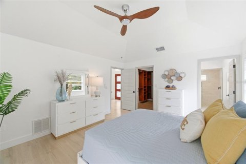 House in Sarasota, Florida 3 bedrooms, 175.96 sq.m. № 2100676 - photo 18
