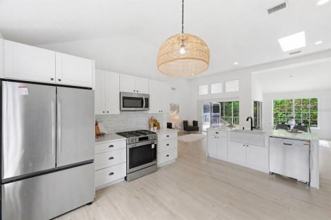 House in Sarasota, Florida 3 bedrooms, 175.96 sq.m. № 2100676 - photo 14