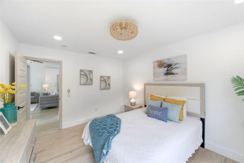 House in Sarasota, Florida 3 bedrooms, 175.96 sq.m. № 2100676 - photo 28