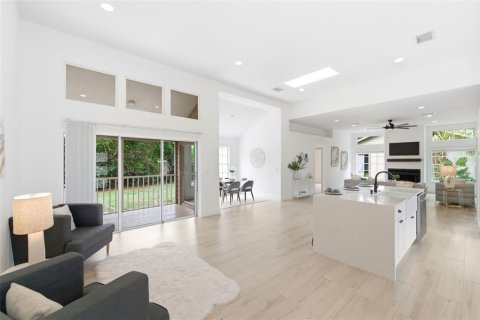 House in Sarasota, Florida 3 bedrooms, 175.96 sq.m. № 2100676 - photo 5