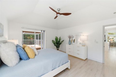 House in Sarasota, Florida 3 bedrooms, 175.96 sq.m. № 2100676 - photo 20