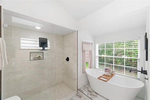 House in Sarasota, Florida 3 bedrooms, 175.96 sq.m. № 2100676 - photo 23