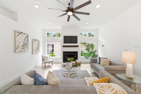 House in Sarasota, Florida 3 bedrooms, 175.96 sq.m. № 2100676 - photo 11