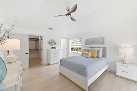 House in Sarasota, Florida 3 bedrooms, 175.96 sq.m. № 2100676 - photo 17