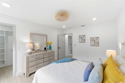 House in Sarasota, Florida 3 bedrooms, 175.96 sq.m. № 2100676 - photo 29
