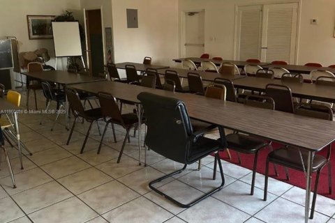 Propiedad comercial en venta en Fort Lauderdale, Florida № 1890994 - foto 6
