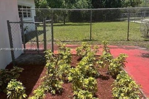 Propiedad comercial en venta en Fort Lauderdale, Florida № 1890994 - foto 10