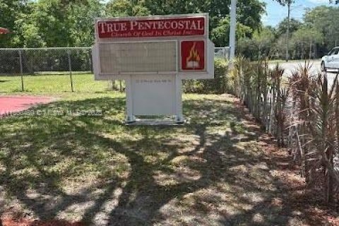 Propiedad comercial en venta en Fort Lauderdale, Florida № 1890994 - foto 11