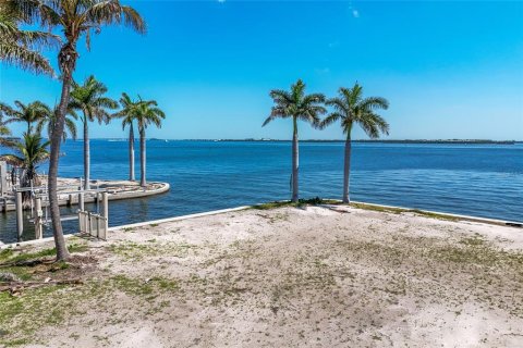 Terreno en Bradenton Beach, Florida № 2166378