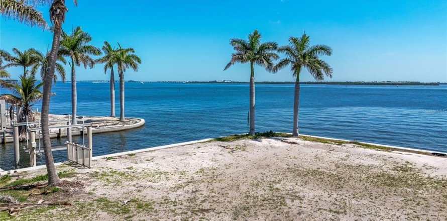 Terreno en Bradenton Beach, Florida № 2166378