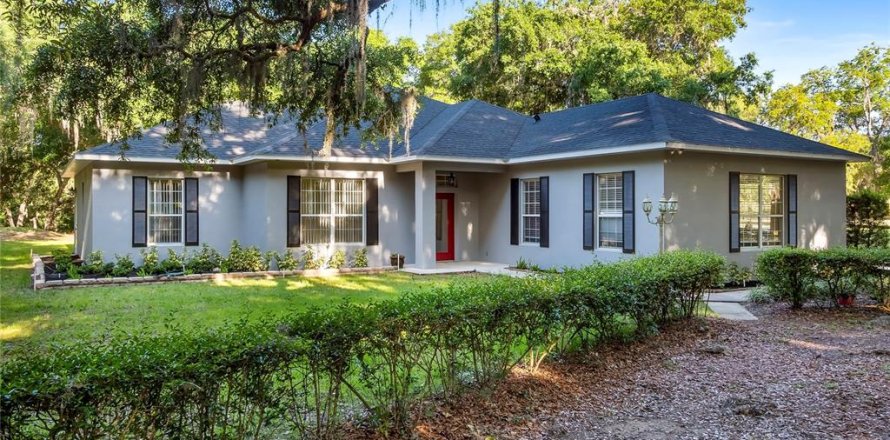 House in Howey-in-the-Hills, Florida 3 bedrooms, 299.89 sq.m. № 1130051
