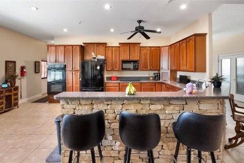 House in Howey-in-the-Hills, Florida 3 bedrooms, 299.89 sq.m. № 1130051 - photo 8